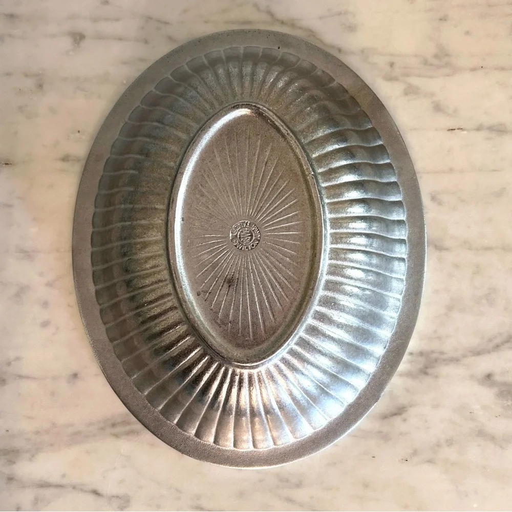 Wilton Armetale Flute and Pearls Oval Serving Bowl